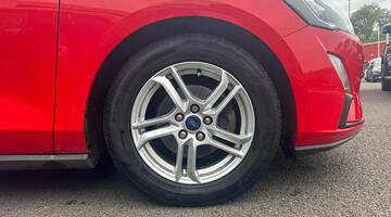 2020 Ford EcoBlue Zetec Euro 6 5-door (Red) - Image: 5