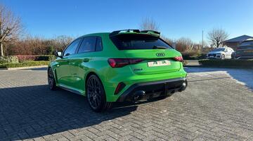 2026 Audi RS 3 Sportback Carbon Black 400 PS S tronic (Green) - Image: 3
