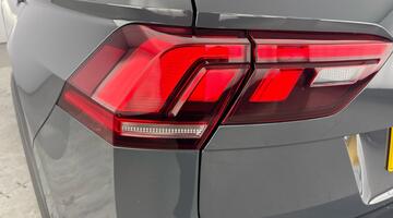 2021 Volkswagen 2.0 TDI R-Line DSG Euro 6 5-door (Grey) - Image: 30