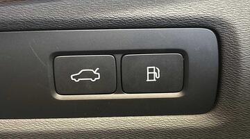 2025 Volvo 2.0h T6 18.8kWh Plus Auto Euro 6 5-door (Blue) - Image: 29