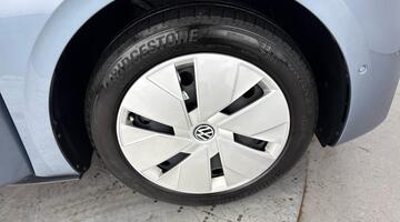 2022 Volkswagen Pro Performance 58kWh Family Auto 5-door (Multicolour) - Image: 5