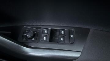 2022 Volkswagen 1.0 EVO Life Euro 6 5-door (Black) - Image: 37