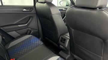 2025 Volkswagen 2.0 TSI R DSG 4Motion Euro 6 5-door (Black) - Image: 28