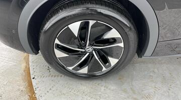 2025 Volkswagen Pro 77kWh Match Auto 5-door (Black) - Image: 16