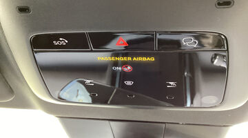 2025 Volvo Twin Performance 69kWh Plus Auto 5-door (Black) - Image: 39