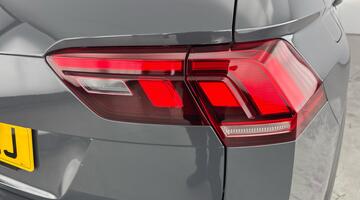 2023 Volkswagen 2.0 TDI R-Line DSG Euro 6 5-door (Grey) - Image: 33