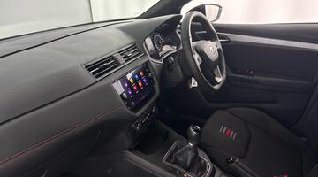 2020 SEAT 1.0 TSI FR Euro 6 5-door GPF (Blue) - Image: 2