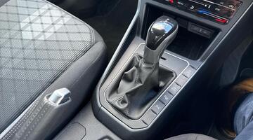 2025 Volkswagen 1.0 TSI R-Line DSG Euro 6 5-door (Silver) - Image: 39