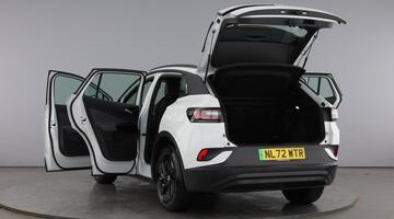 2022 Volkswagen Pure 52kWh Life Auto 5-door (White) - Image: 11