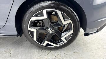 2025 Volkswagen TSI R-Line Euro 6 5-door (Grey) - Image: 32
