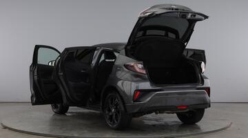 2019 Toyota VVT-h Dynamic CVT Euro 6 5-door (Grey) - Image: 11