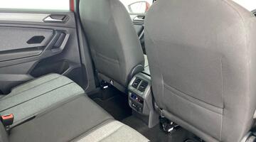 2022 SEAT TSI EVO SE Technology DSG Euro 6 5-door (Red) - Image: 27