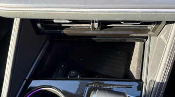 2025 Volkswagen 3.0 TDI V6 Black Edition Tiptronic 4Motion Euro 6 5-door (Red) - Image: 34