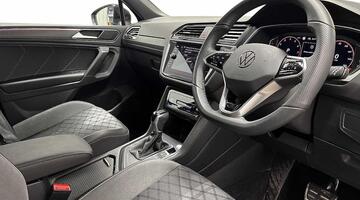 2025 Volkswagen TSI R-Line DSG Euro 6 5-door (Black) - Image: 6