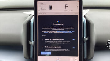 2025 Volvo Twin Performance 69kWh Plus Auto 5-door (Black) - Image: 8