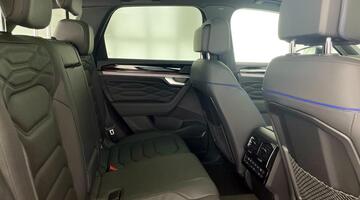 2025 Volkswagen 3.0 V6 TSI eHybrid 14.3kWh R Tiptronic 4Motion Euro 6 5-door (Grey) - Image: 33