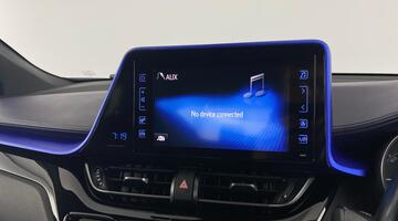 2017 Toyota VVT-h Dynamic CVT Euro 6 5-door (Silver) - Image: 14