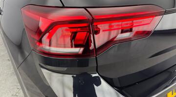 2025 Volkswagen TSI R-Line DSG Euro 6 5-door (Black) - Image: 29