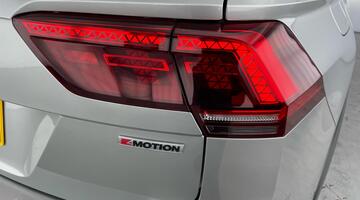 2019 Volkswagen 2.0 TDI R-Line Tech DSG 4Motion Euro 6 5-door (Grey) - Image: 36