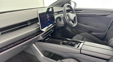 2025 Volkswagen Pro S 86kWh Match Plus Tourer Auto 5-door (Grey) - Image: 2