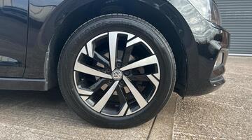 2020 Volkswagen 1.0 EVO beats Euro 6 5-door (Black) - Image: 5