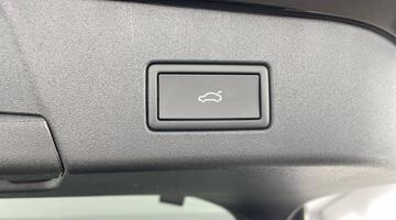 2025 Volkswagen Pro 77kWh Match Auto 5-door (Black) - Image: 28