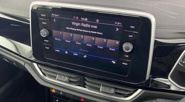 2025 Volkswagen TSI R-Line DSG 2WD Euro 6 2-door (Blue) - Image: 14