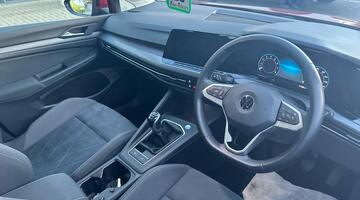 2022 Volkswagen TSI Style Euro 6 5-door (Red) - Image: 6