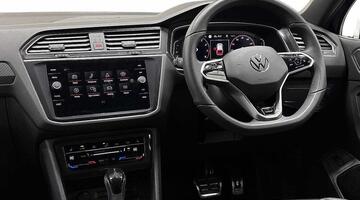 2025 Volkswagen TSI R-Line DSG Euro 6 5-door (Black) - Image: 2