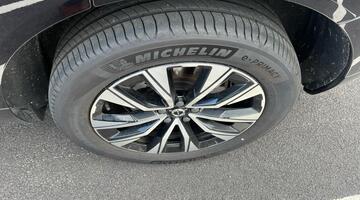 2025 Volvo 2.0 B5 MHEV Plus Auto Euro 6 5-door (Black) - Image: 31