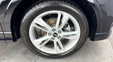 2025 Audi TFSI CoD 35 S line S Tronic Euro 6 5-door (Black) - Image: 5