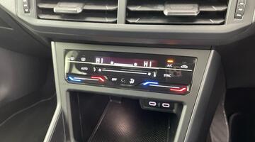 2022 Volkswagen 1.0 TSI R-Line DSG Euro 6 5-door (Red) - Image: 13