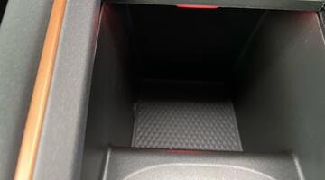 2022 CUPRA E-Boost 58kWh V2 Auto 5-door (Red) - Image: 17