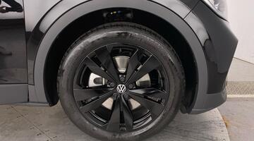 2025 Volkswagen Pro 77kWh Black Edition Auto 5-door (Black) - Image: 5