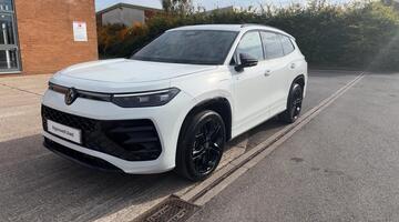 2025 Volkswagen TSI eHybrid 19.7kWh R-Line Edition DSG Euro 6 5-door (White) - Image: 24