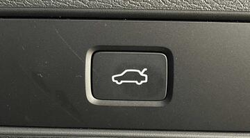 2025 Volvo 2.0 B4 MHEV Plus DCT Auto Euro 6 5-door (Black) - Image: 29