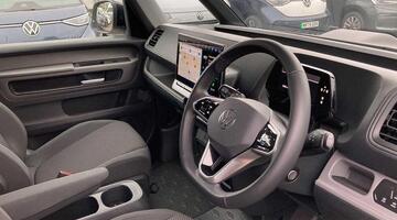 2025 Volkswagen Pro 79kWh Commerce Plus Auto 5-door (White) - Image: 6