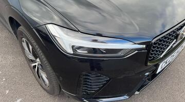 2025 Volvo 2.0 B5 MHEV Plus Auto Euro 6 5-door (Black) - Image: 35