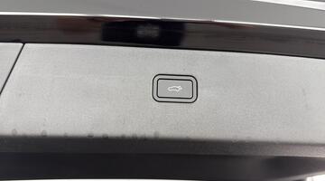 2025 Volvo Single Motor Extended Range 69kWh Plus Auto 5-door (Black) - Image: 31