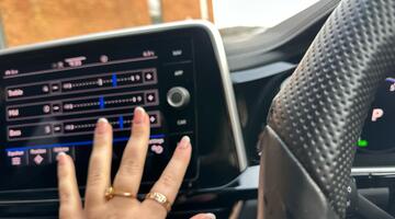 2022 Volkswagen TSI R-Line DSG Euro 6 5-door (Black) - Image: 22