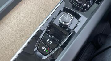 2025 Volvo 2.0 B5 MHEV Plus Pro Auto Euro 6 5-door (Grey) - Image: 22