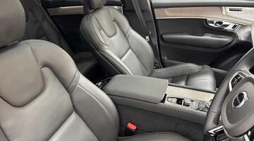 2025 Volvo 2.0 T8 18.8kWh Ultra Dark Auto 4WD Euro 6 5-door (Black) - Image: 29