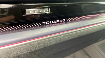 2025 Volkswagen 3.0 V6 TSI eHybrid 14.3kWh R Tiptronic 4Motion Euro 6 5-door (Grey) - Image: 47