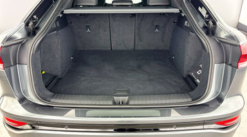 2025 Audi 100kWh S Edition 1 Sportback Auto quattro 5-door (Grey) - Image: 32