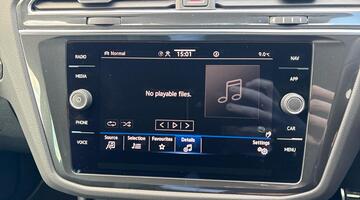 2023 Volkswagen TSI R-Line DSG Euro 6 5-door (Black) - Image: 11