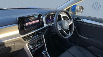 2025 Volkswagen TSI Match DSG Euro 6 5-door (Blue) - Image: 2