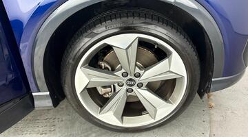 2023 Audi 40 Black Edition Sportback Auto 5-door 82kWh (Blue) - Image: 5