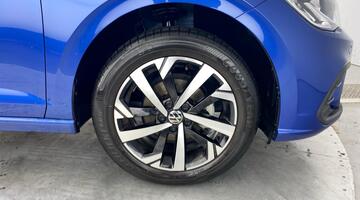 2025 Volkswagen 1.0 TSI Match Euro 6 5-door (Blue) - Image: 5