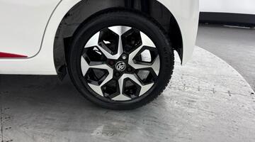 2020 Toyota 1.0 VVT-i x-trend Funroof x-shift Euro 6 5-door (White) - Image: 36