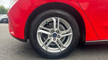 2020 Ford EcoBlue Zetec Euro 6 5-door (Red) - Image: 9